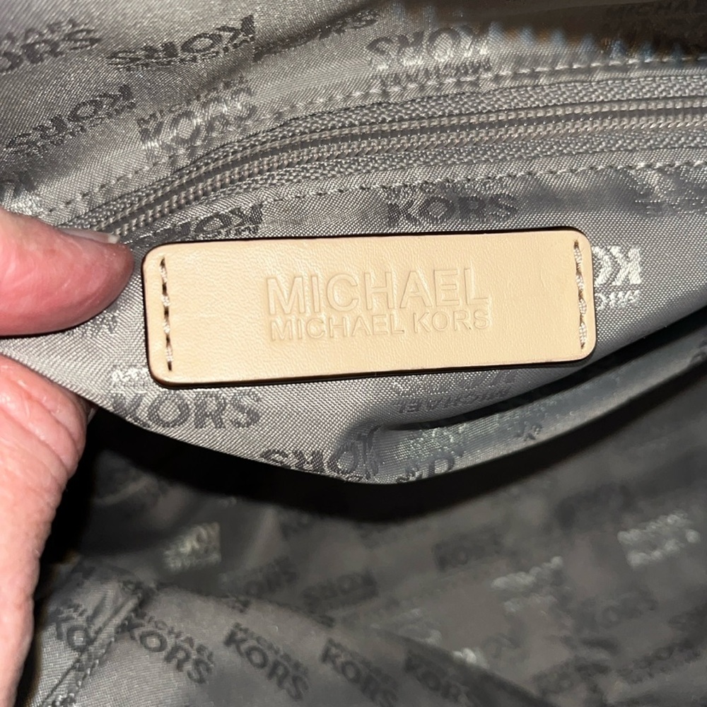 Michael Kors NYE bag mirror, Metallic silver satchel Beige leather trim EUC - Picture 13 of 16